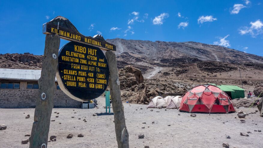 Ruta Marangu en 5 días (3/5) | Horombo Huts (3720 m) - Kibo Huts Camp (4720 m)