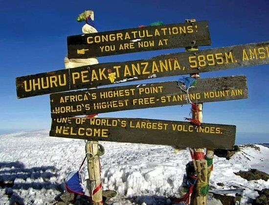 Ruta Marangu (4/5) | Kibo Huts Camp (4720 m) - pico Uhuru (5895 m) - Horombo Huts (3720 m)